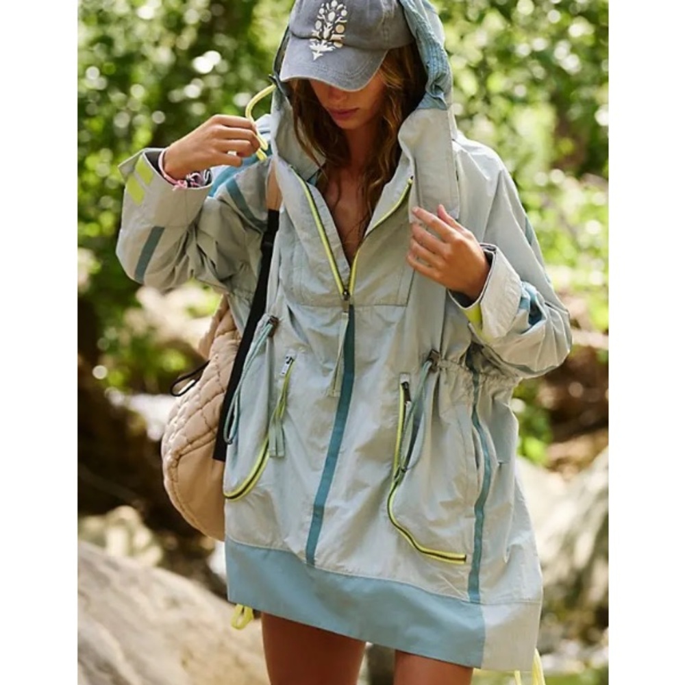 New w Tag: Free People Peace Out Backpack Parachute Parka. Size Small